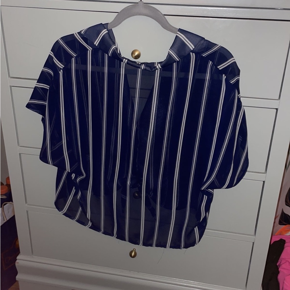 Crop top - Picture 2 of 3